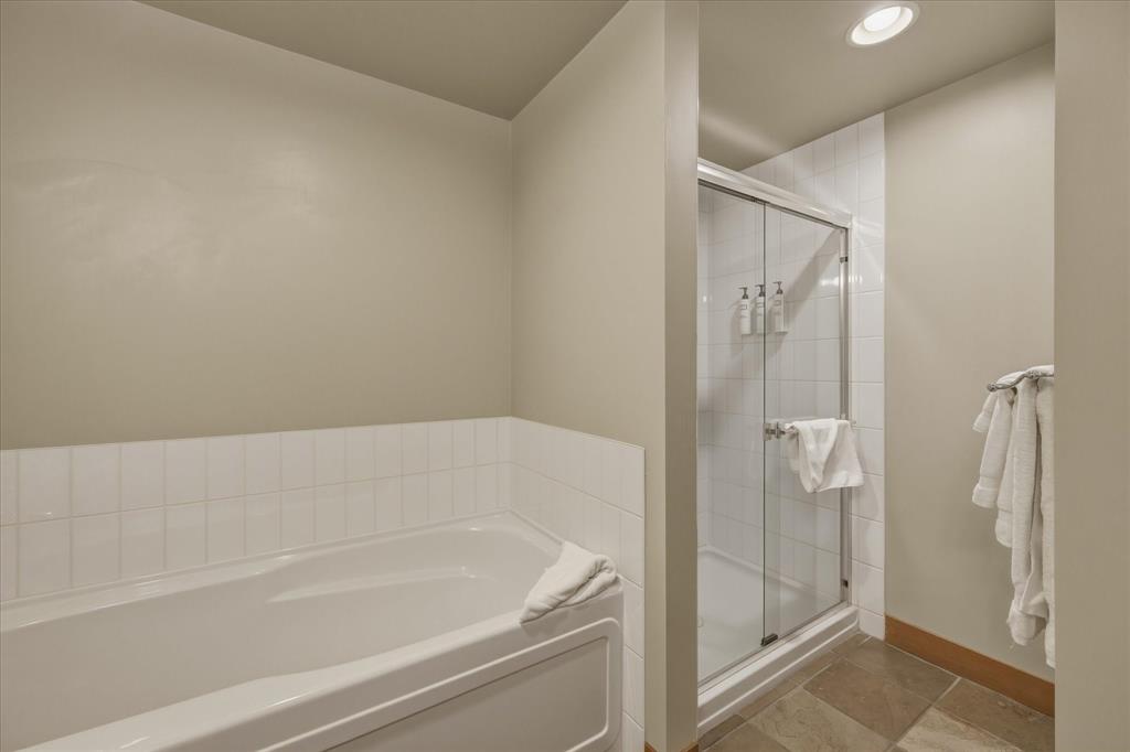 #432C – 2036 London Lane