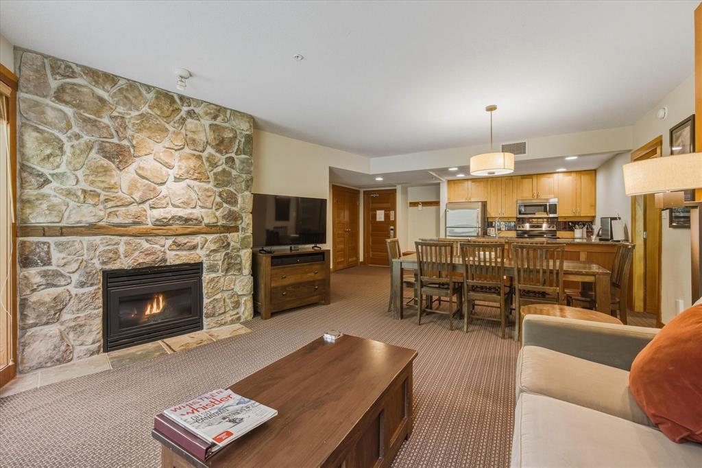 #432C – 2036 London Lane