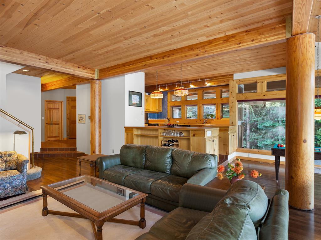 3319 Lakeside Road