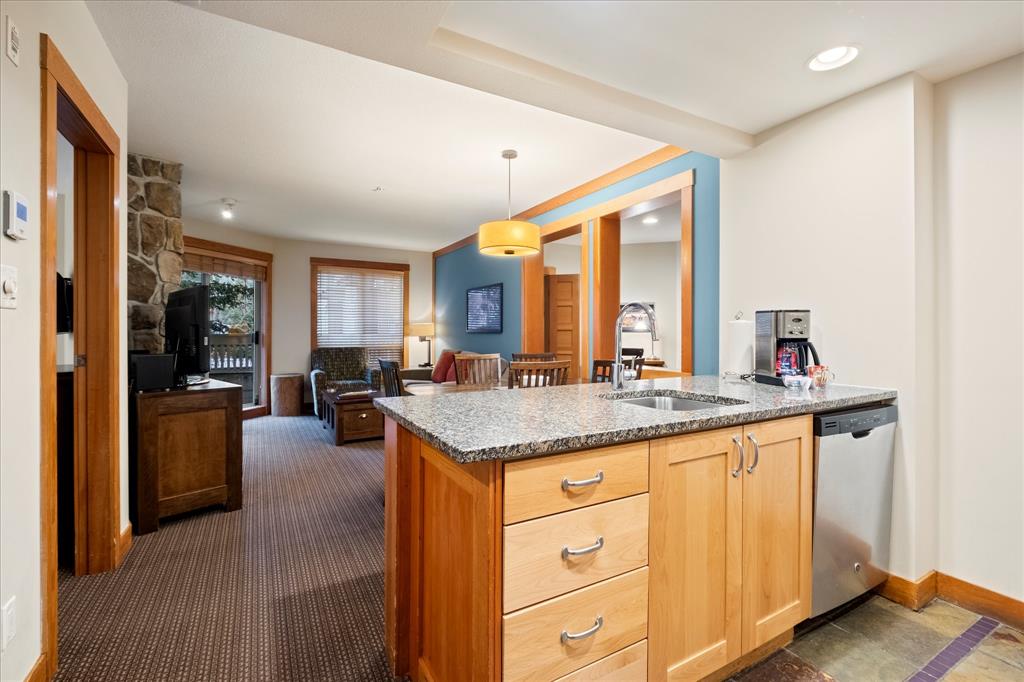 #215C – 2036 London Lane