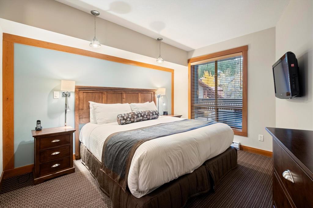 #215C – 2036 London Lane