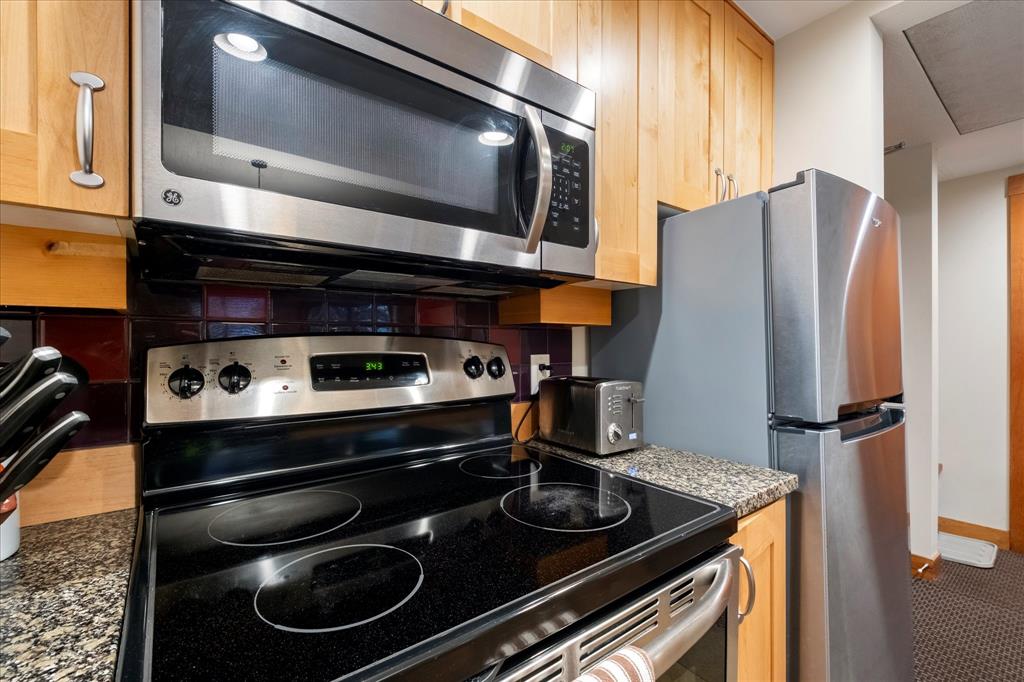 #215C – 2036 London Lane