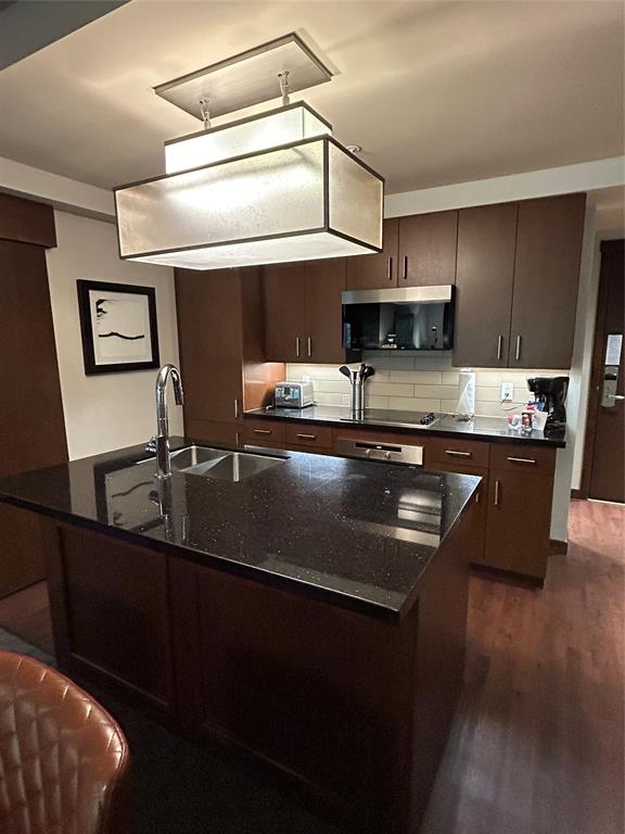 #213B – 2020 London Lane