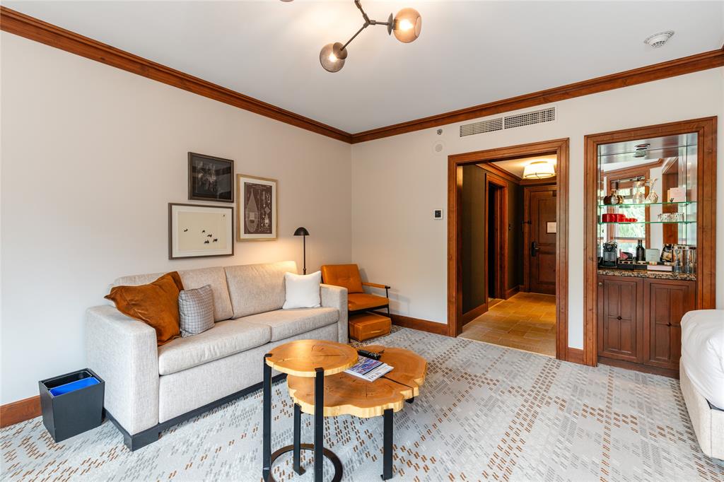 #724 – 4591 Blackcomb Way