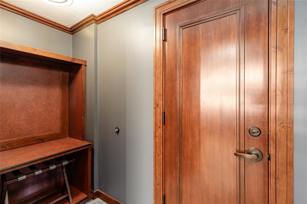 #725 – 4591 Blackcomb Way