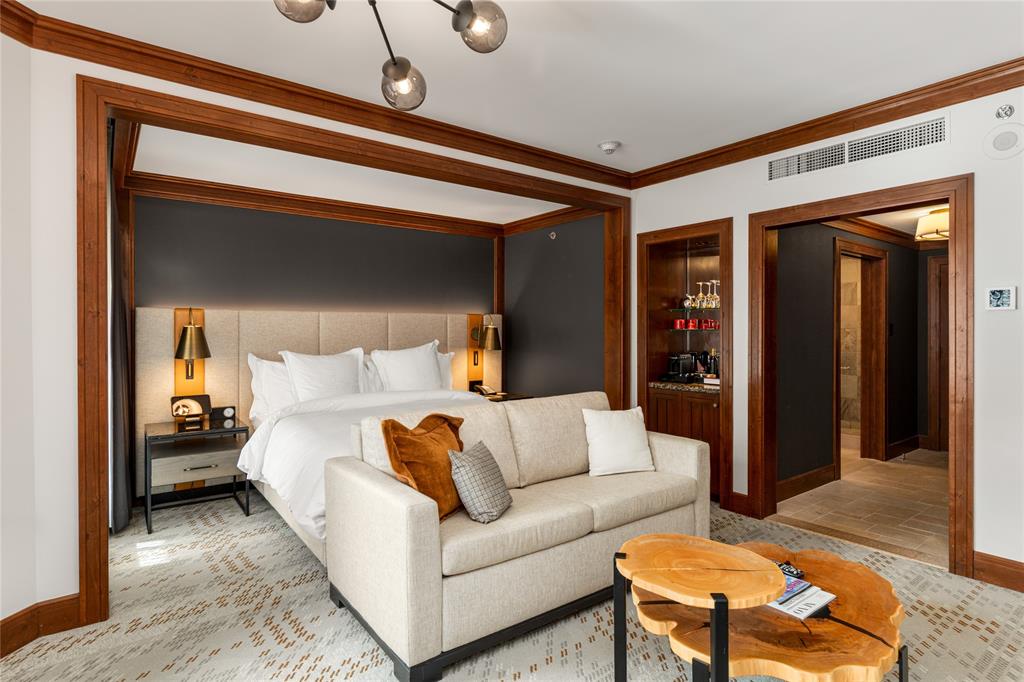 #725 – 4591 Blackcomb Way