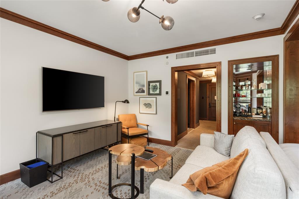#728 – 4591 Blackcomb Way