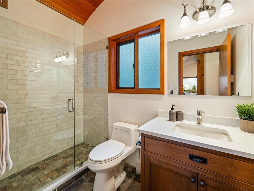 2318 Cayley Close