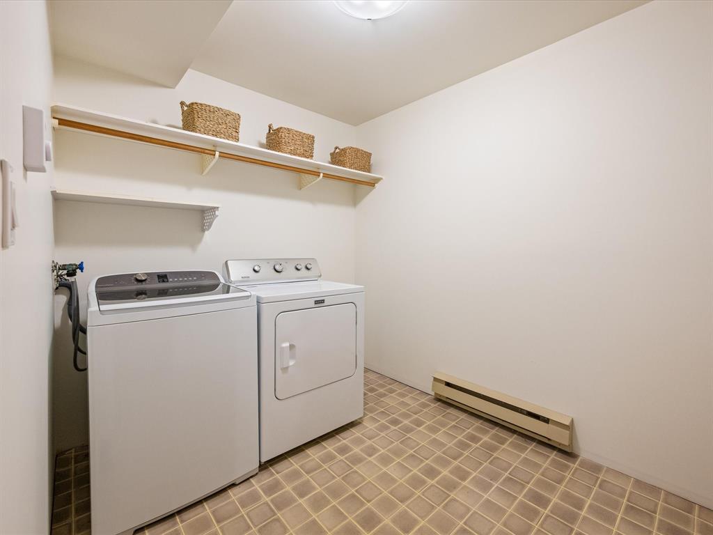 2318 Cayley Close