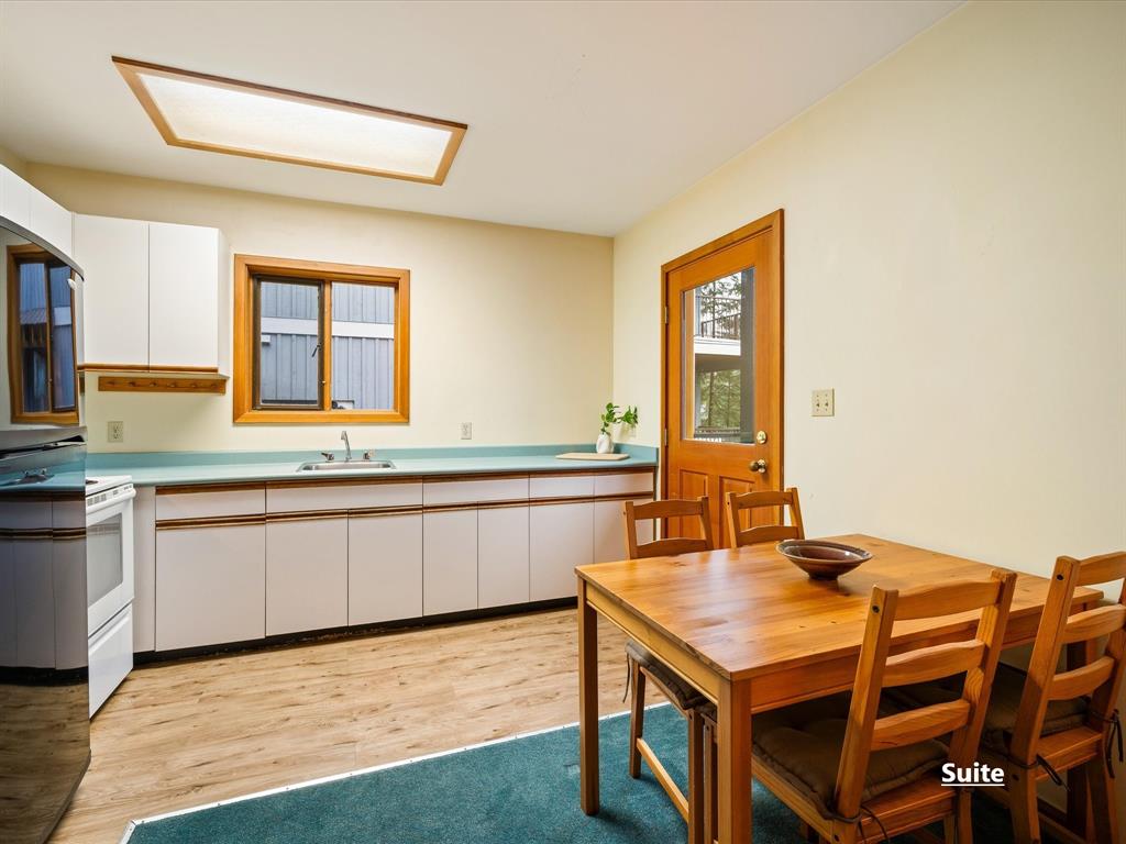 2318 Cayley Close