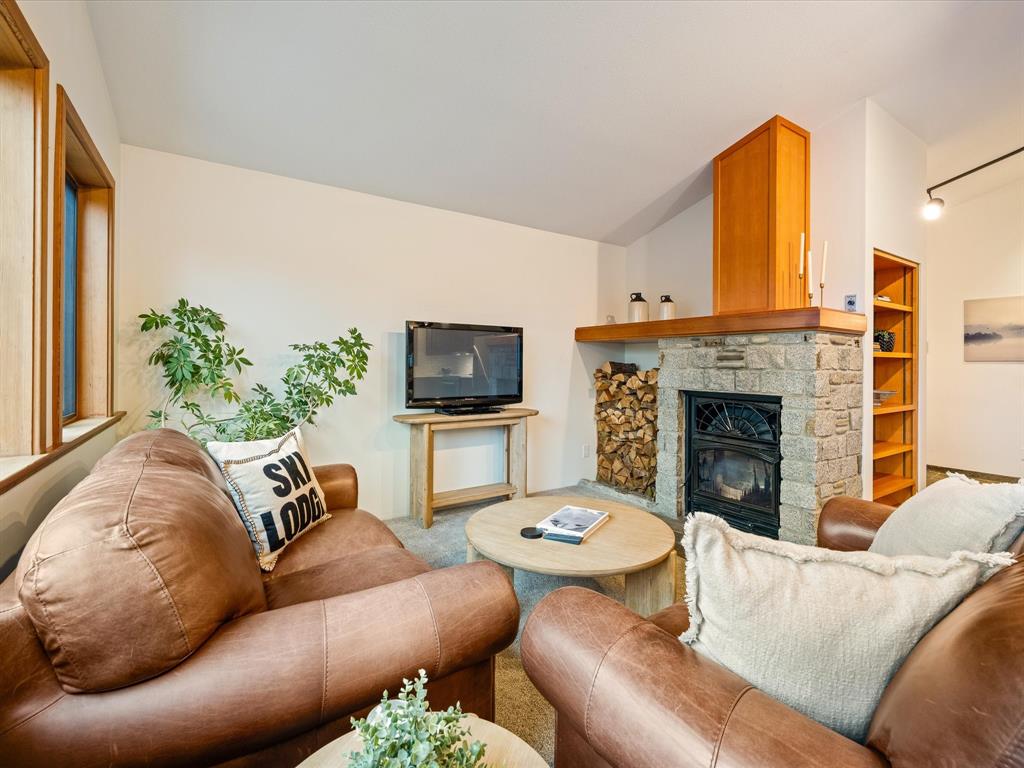 2318 Cayley Close