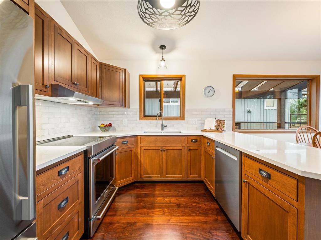 2318 Cayley Close