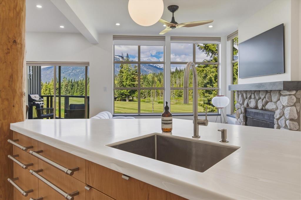 #5 – 4644 Blackcomb Way