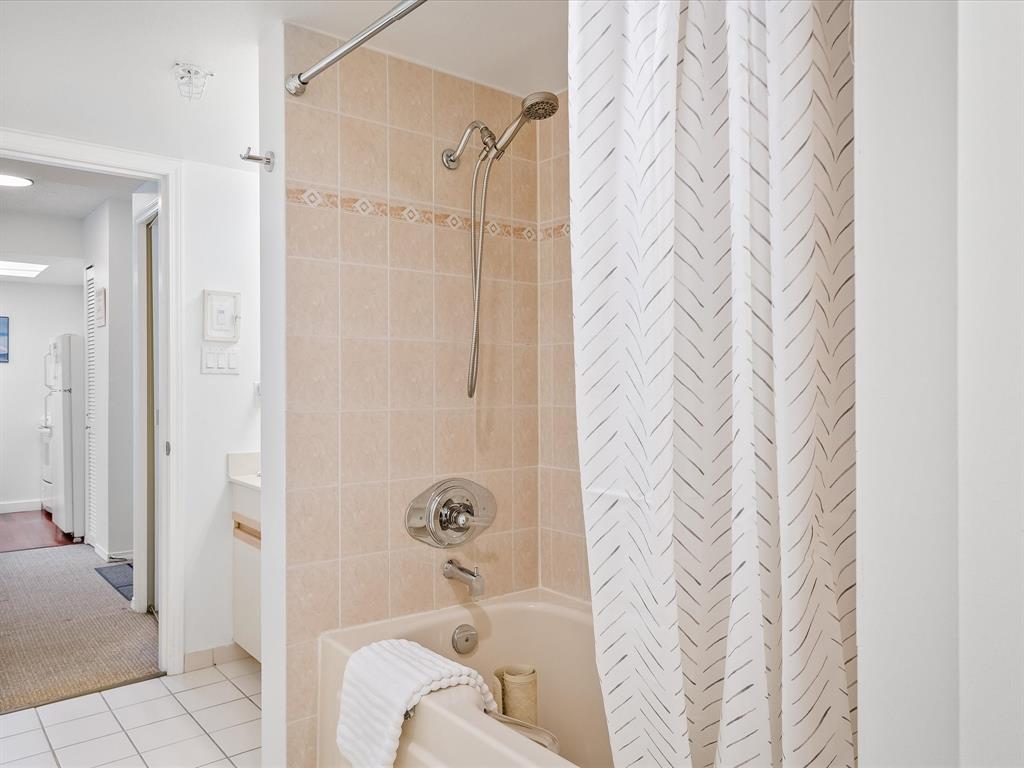 #220 – 4809 Spearhead Drive