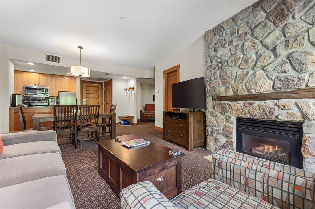 #534C – 2036 London Lane