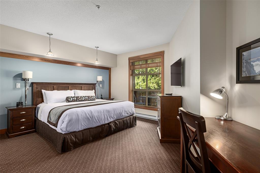 #534C – 2036 London Lane