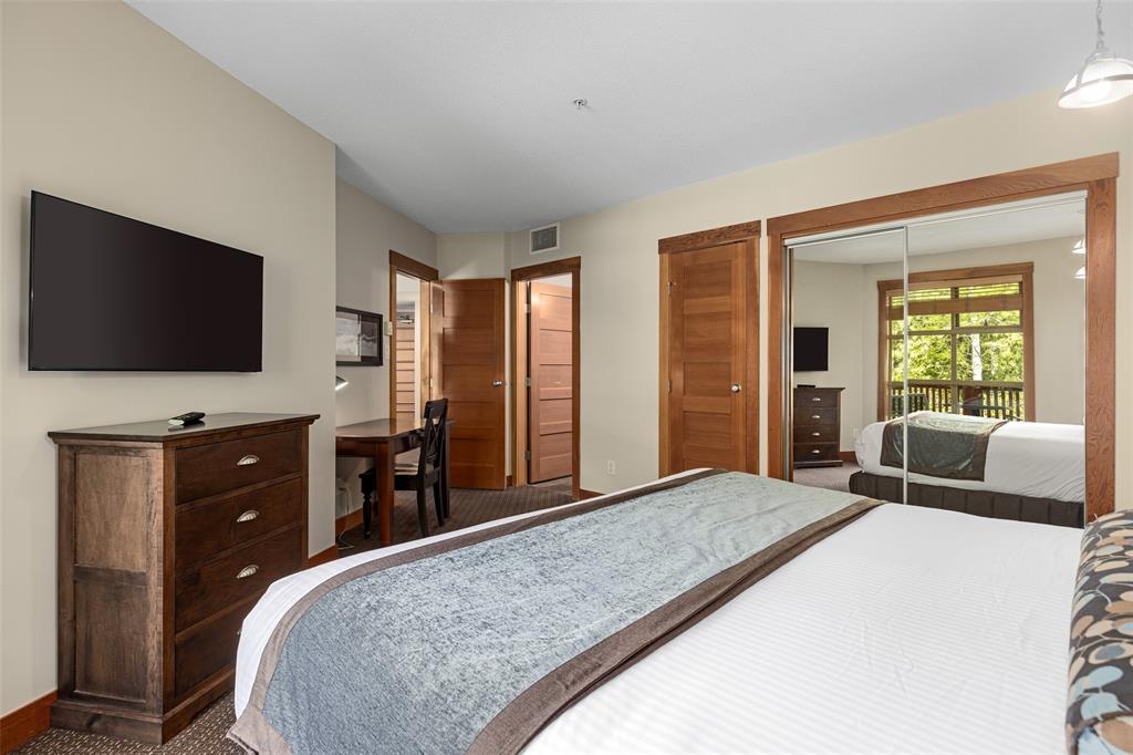 #534C – 2036 London Lane