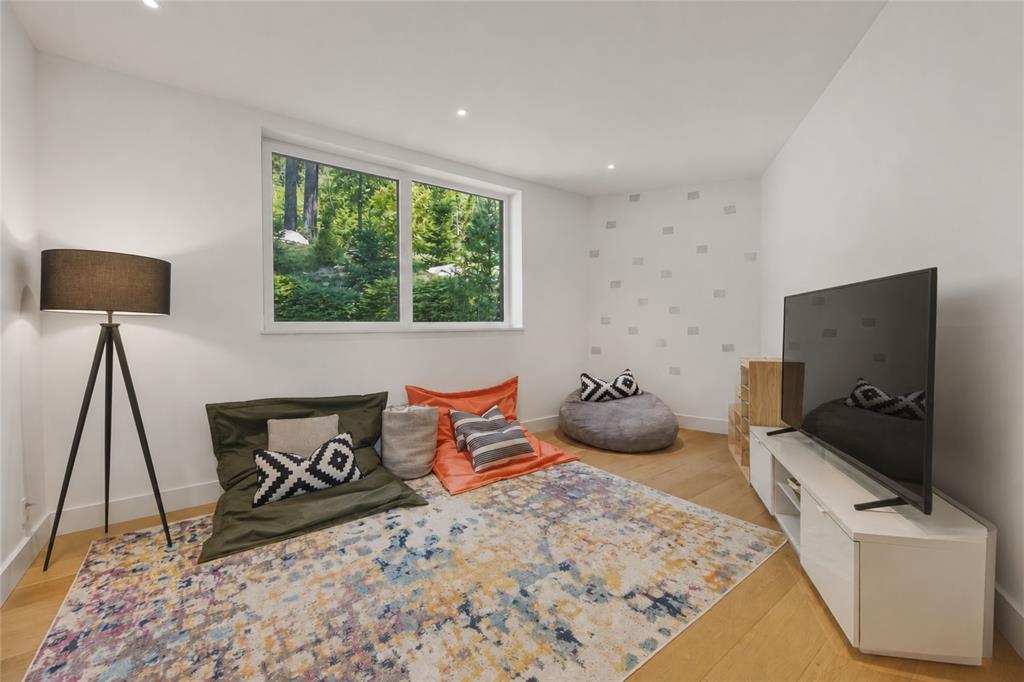 1704 Sugarloaf Place