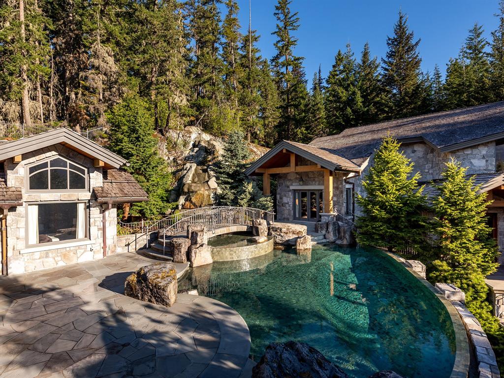 #7473 – 7469 Treetop Lane