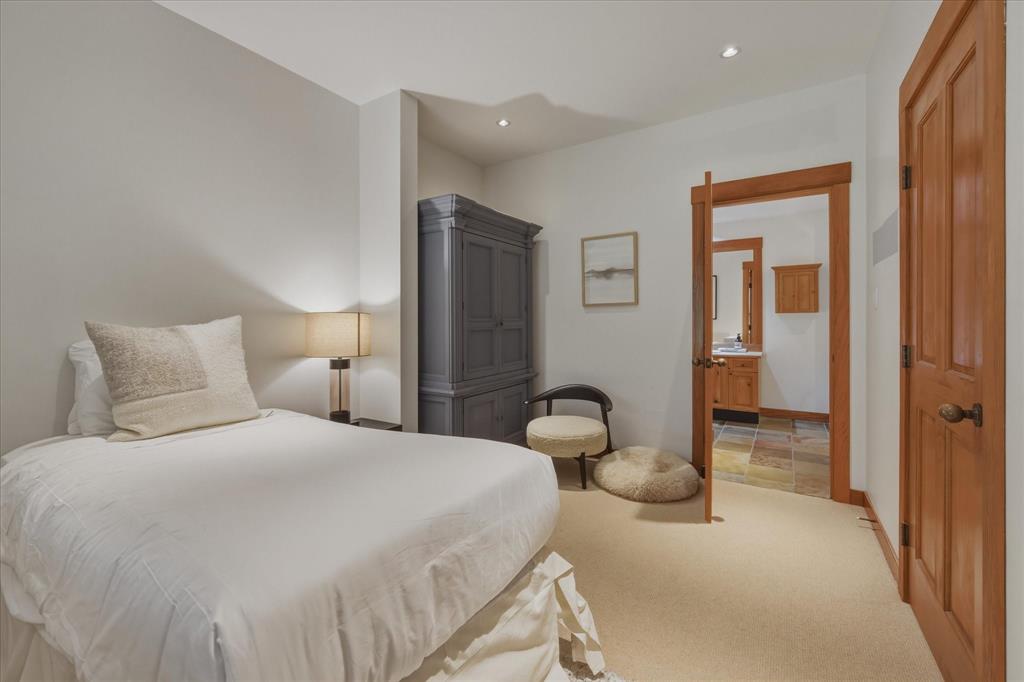 #1 – 4668 Blackcomb Way