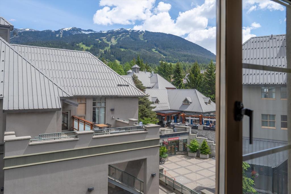 #528 – 4295 Blackcomb Way