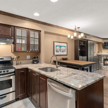 #207 – 2050 Lake Placid Road