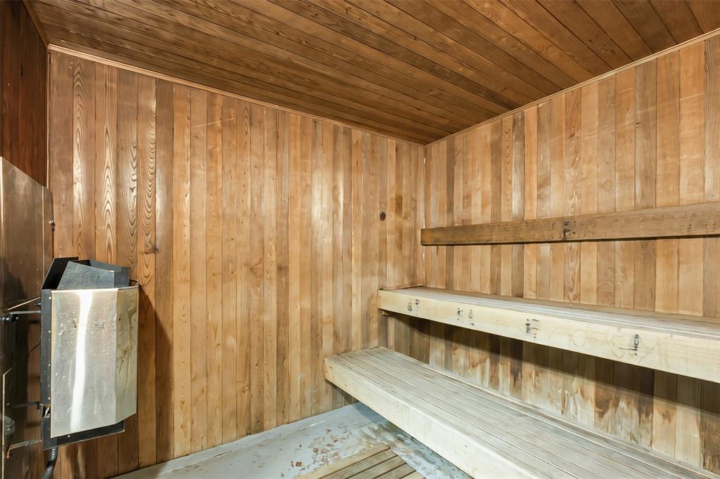 #207 – 2050 Lake Placid Road