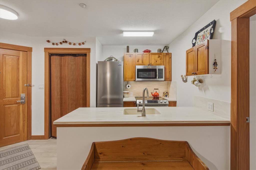 #325 – 4660 Blackcomb Way