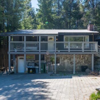 3106 Tyrol Crescent