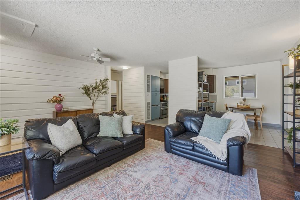 3106 Tyrol Crescent