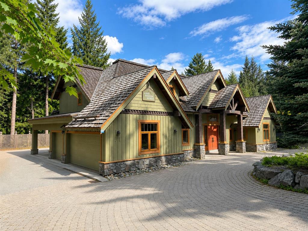3012 Alpine Crescent