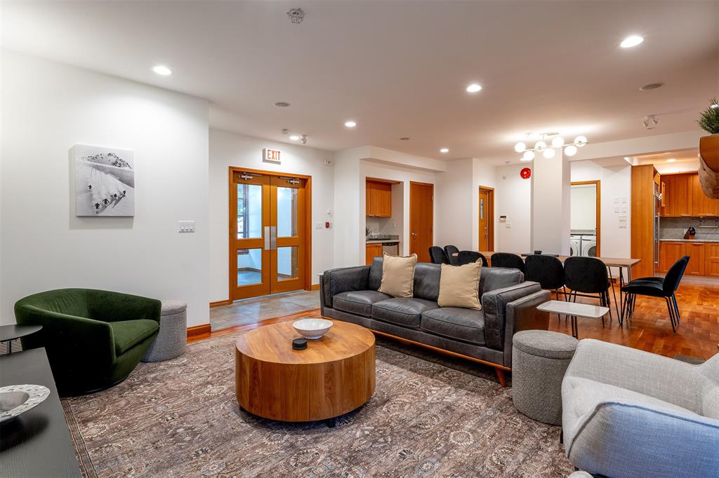 3012 Alpine Crescent
