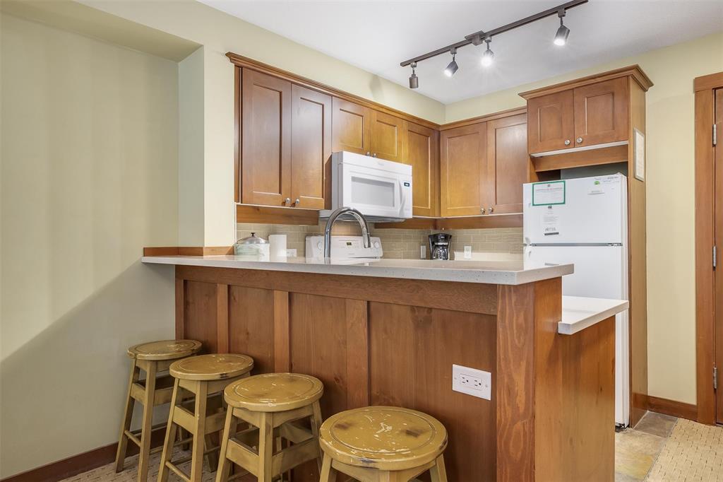 #214G1 – 4653 Blackcomb Way