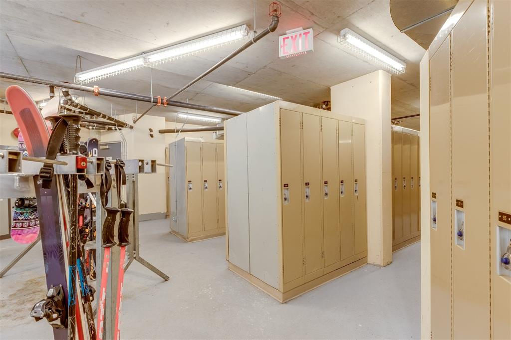 #214G1 – 4653 Blackcomb Way