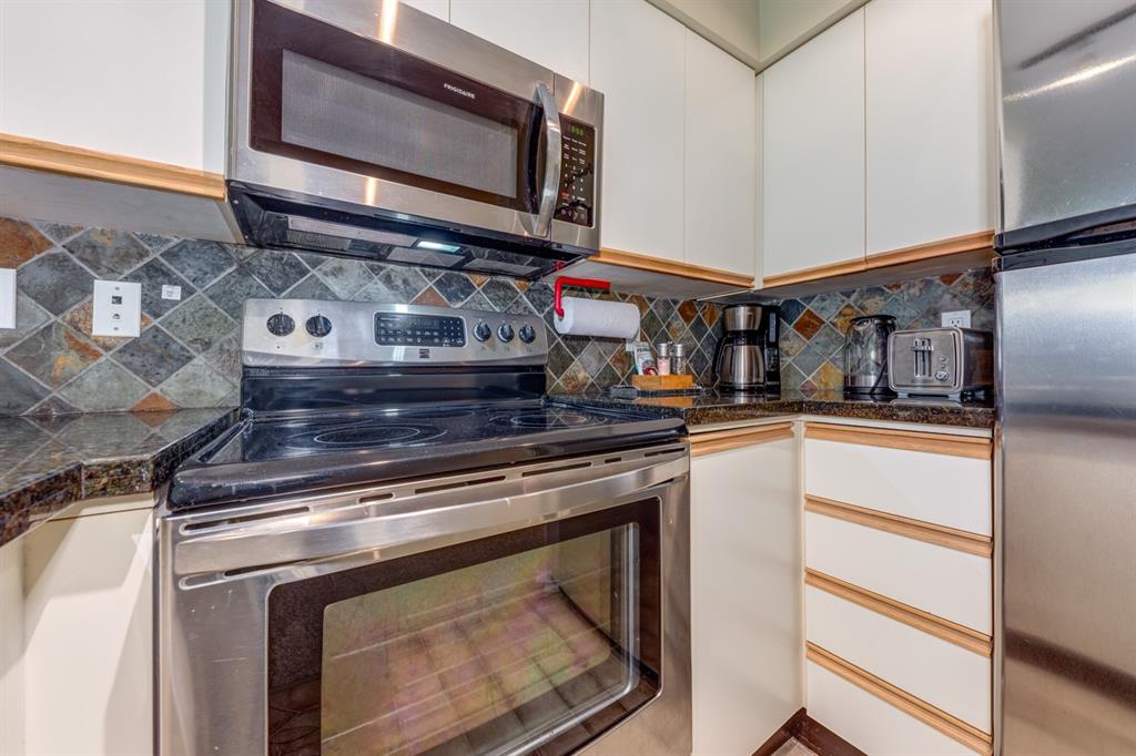 #207 – 4749 Spearhead Drive
