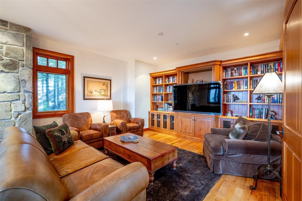 3826 Sunridge Drive