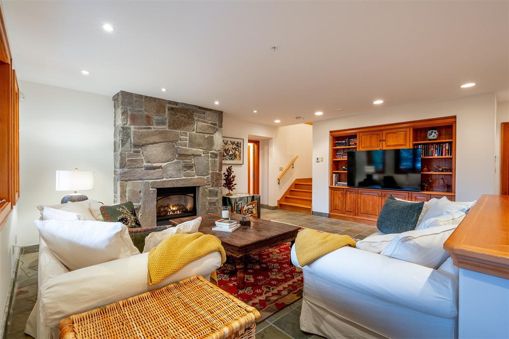 3826 Sunridge Drive
