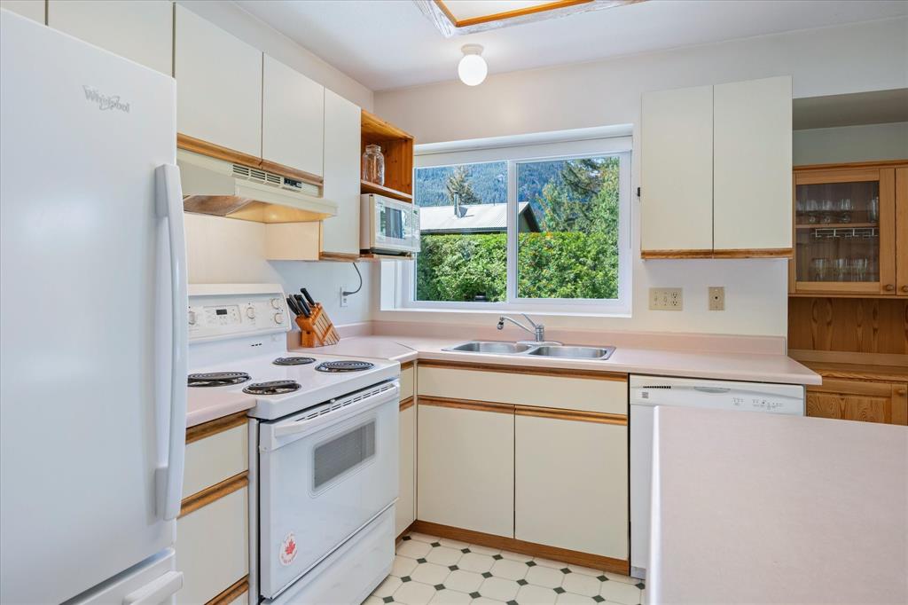 #4 – 2100 Eva Lake Road