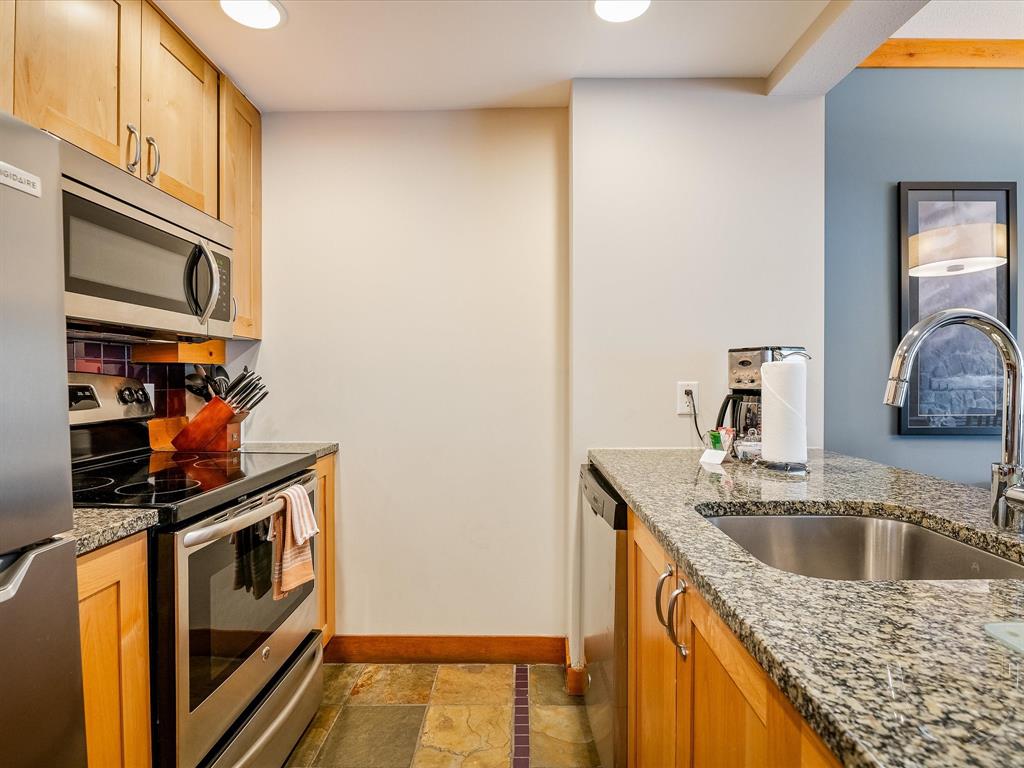 #212 – 2036 London Lane