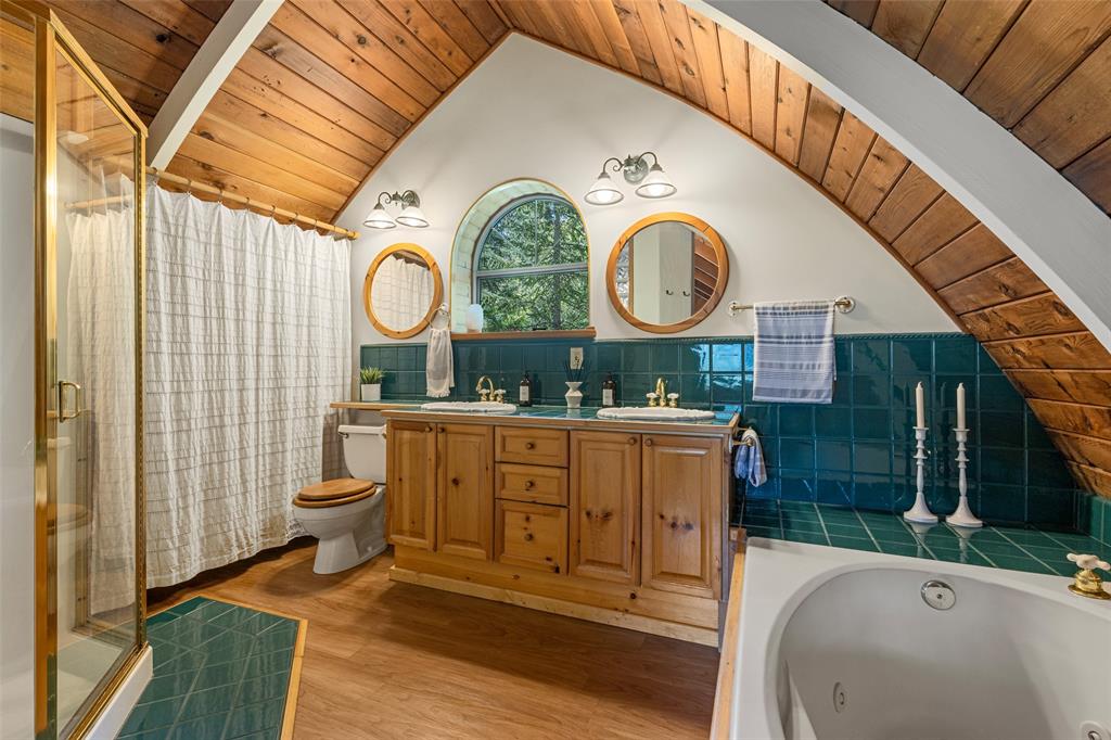 9480 Emerald Drive