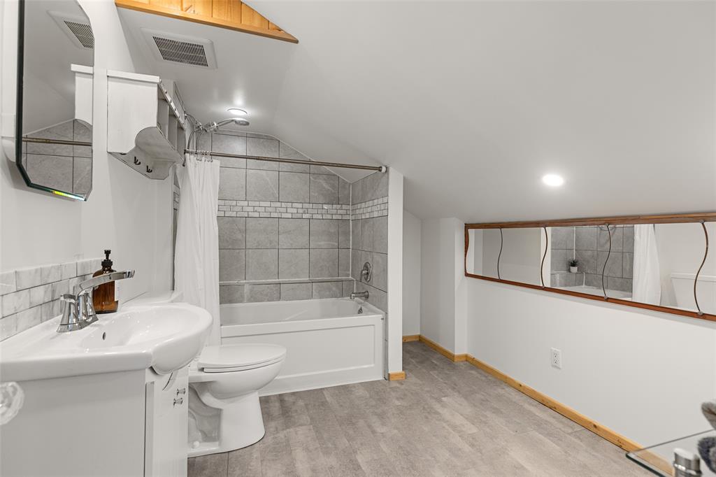 9480 Emerald Drive