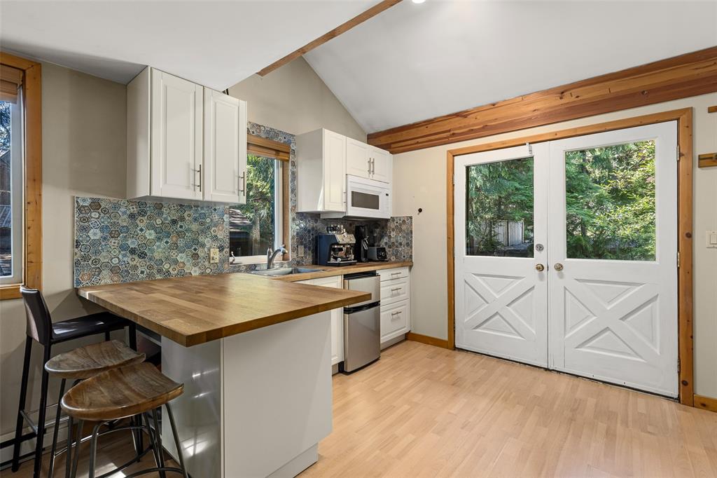 9480 Emerald Drive