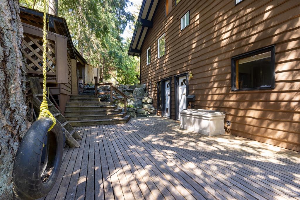 9480 Emerald Drive