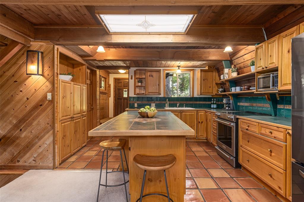 9480 Emerald Drive