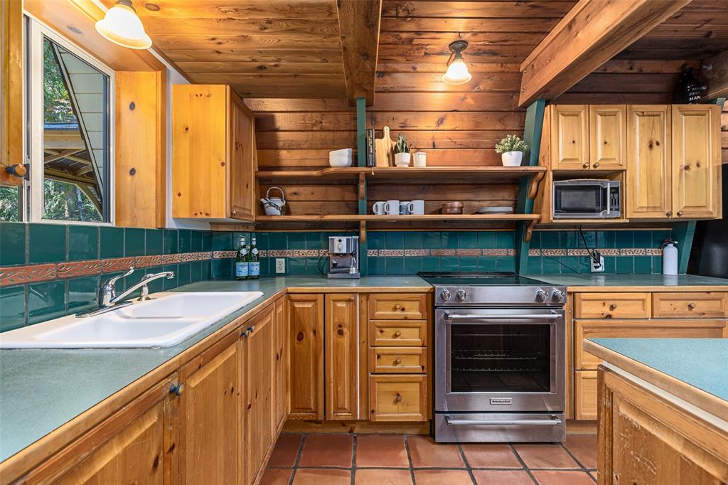 9480 Emerald Drive
