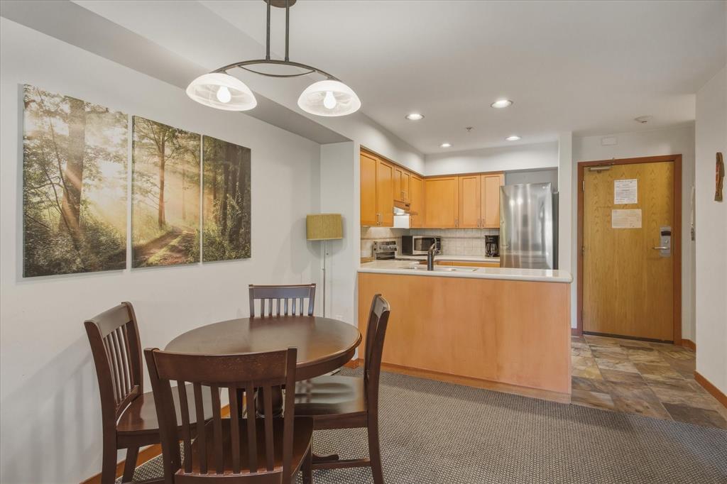 #217 – 2050 Lake Placid Road