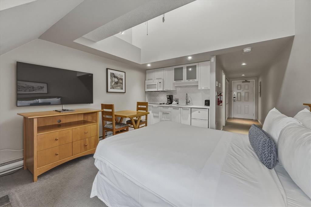 #616 – 4295 Blackcomb Way