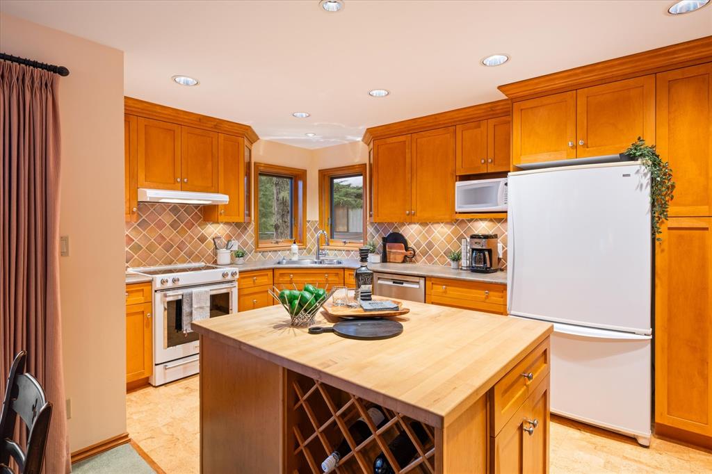 3205 Arbutus Drive