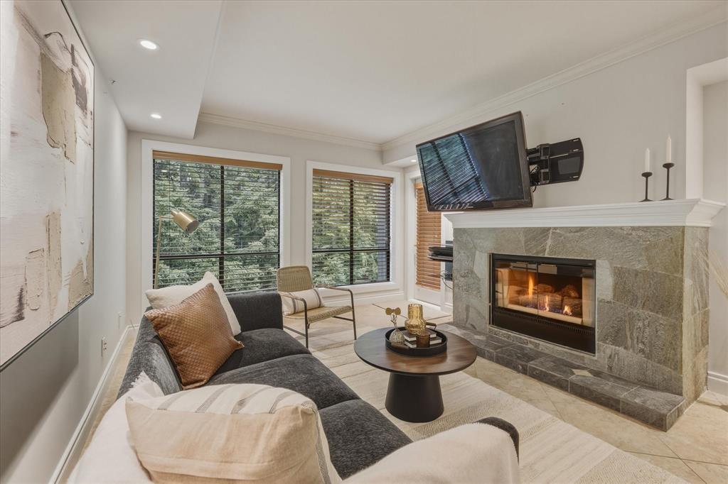 #101 – 4821 Spearhead Drive