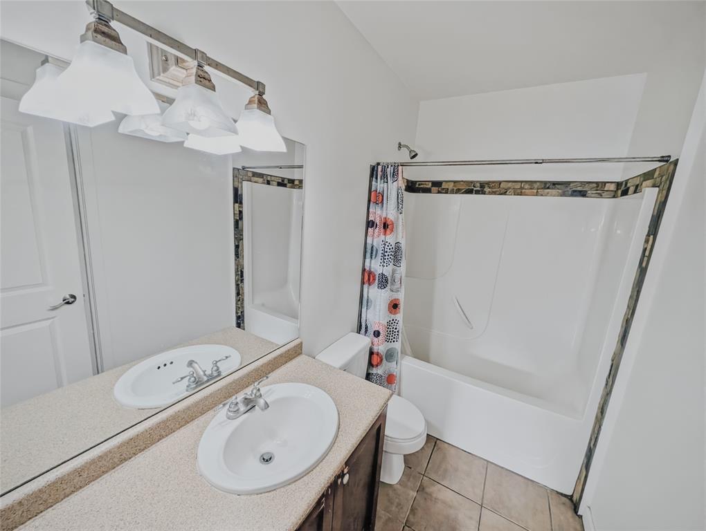 #208 – 1411 Portage Road
